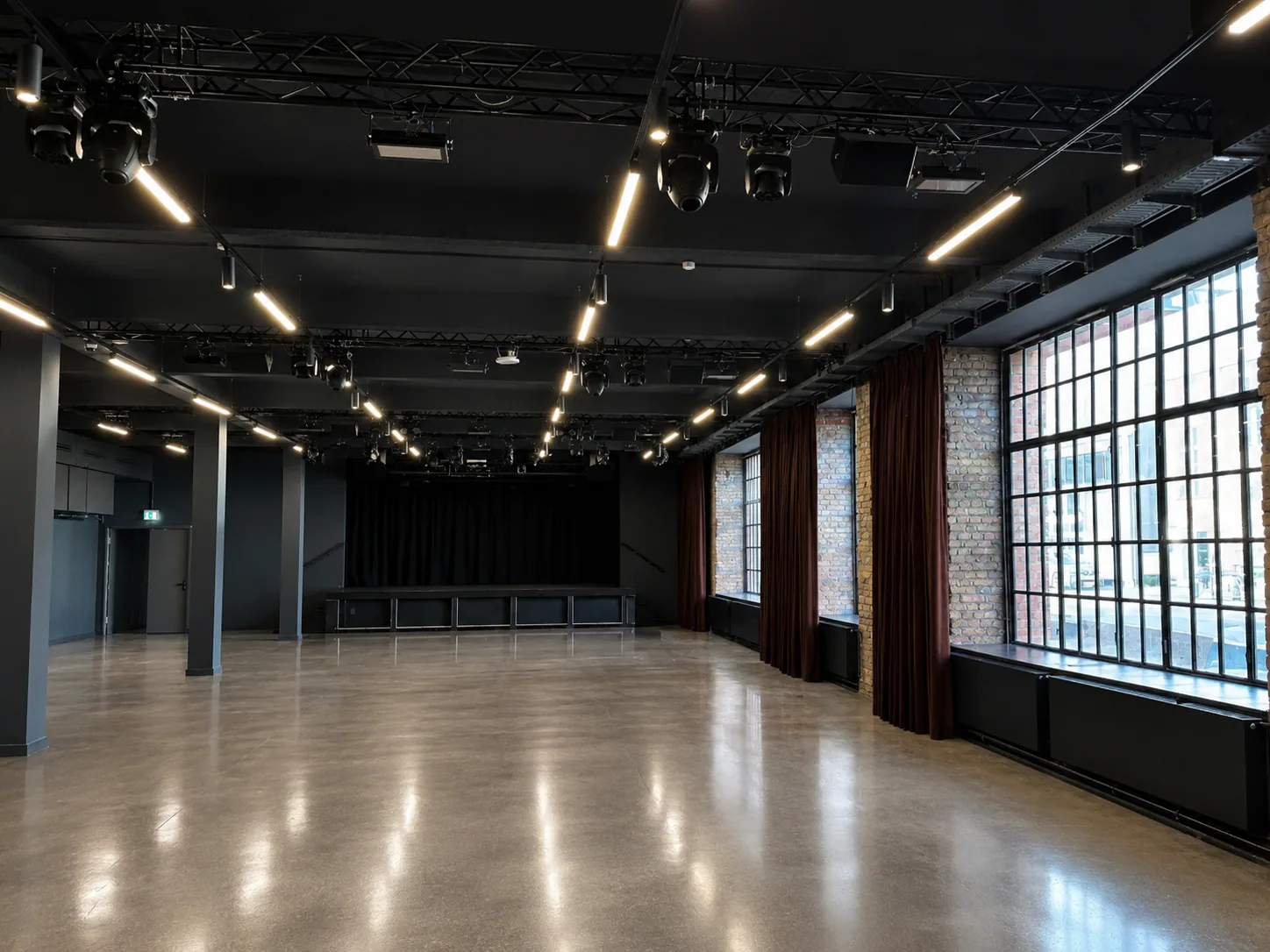 Empty industrial hall of Anna Spree at the Gebauer Höfe